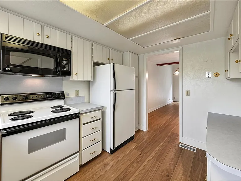 3117 S Waterbury Ln — Photo 4