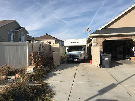 3rd image of 196 W Wrangler Ave