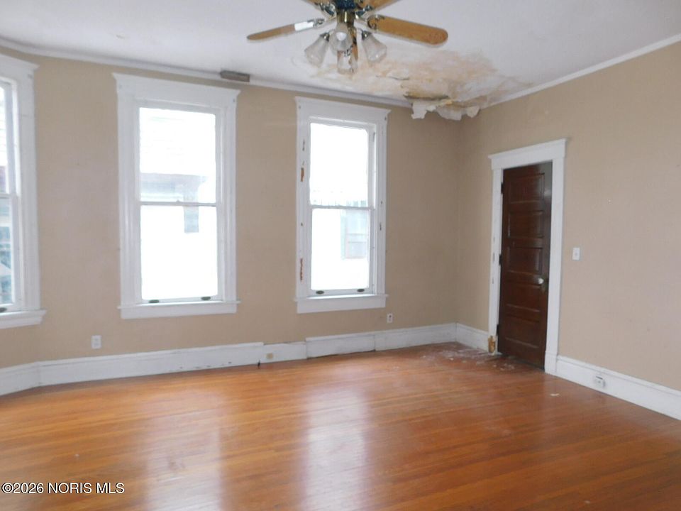 25th image of 2032 Robinwood Ave