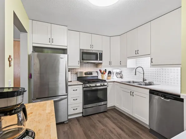 4820 Park Commons Dr APT 138, Saint Louis Park, MN 55416