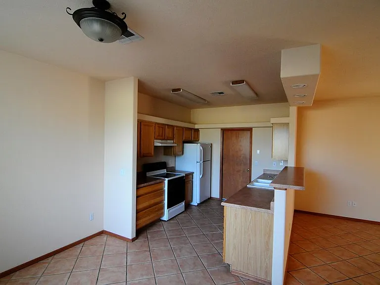 Saturn Cir — Photo 6