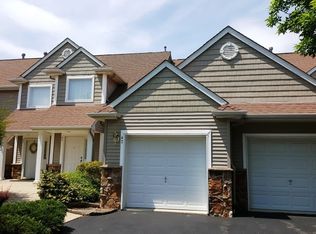 45 Bourne Cir #403, Hamburg, NJ 07419