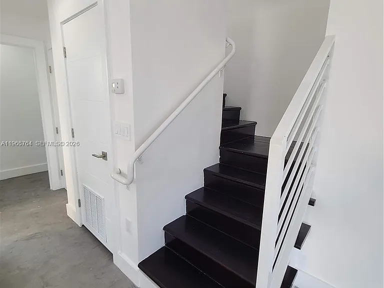 825 Michigan Ave #7 — Photo 13