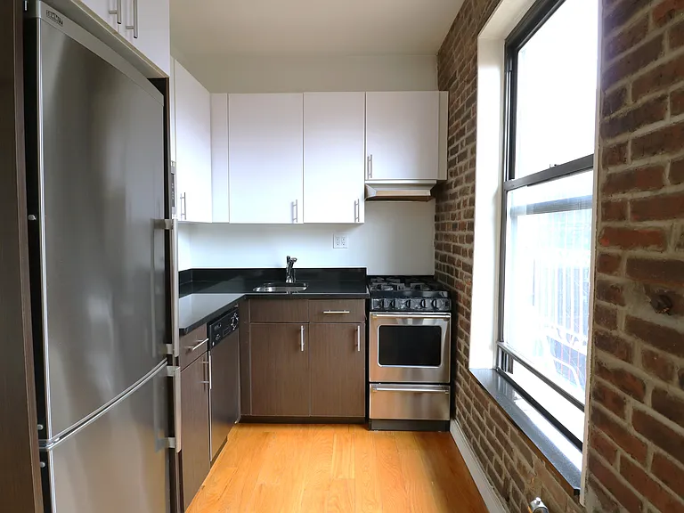 35 Bedford St #32 — Photo 2