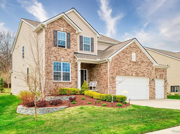 9730 Willow Oak Dr, Brighton, MI 48116
