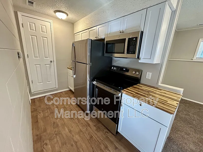 1 bed, 1.0 bath, 550 sqft, $945 — Photo 3