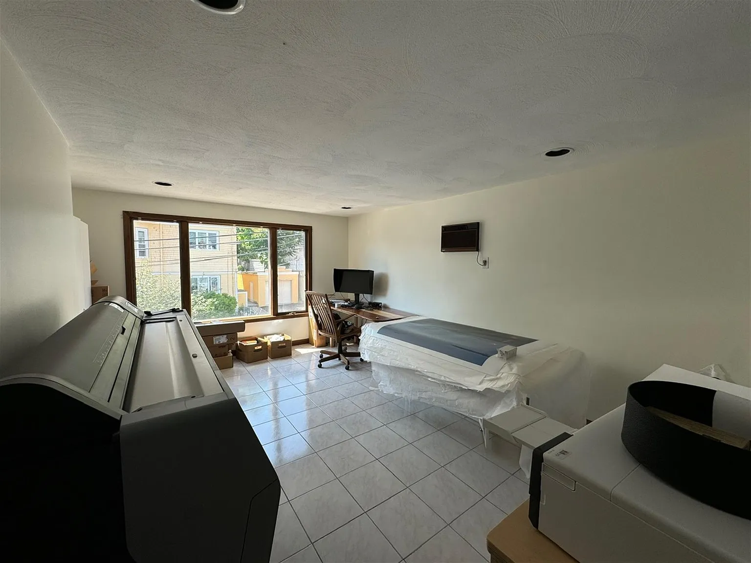 3 bed, 1100 sqft, $3,700 — Photo 4