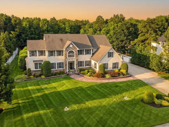 10 Marshall Dr, Egg Harbor Township, NJ 08234