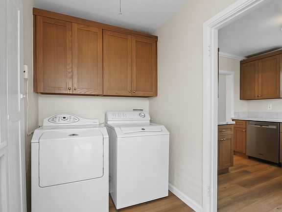 5th image of 418 W 40th St