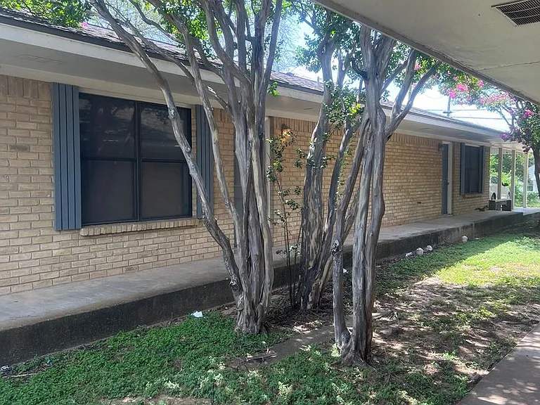 2221 Windsor Ave — Photo 1