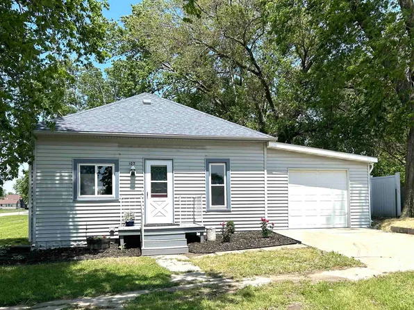 102 Main St, Meadow Grove, NE 68752