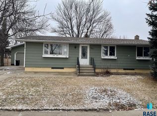 327 10th St, Ipswich, SD 57451