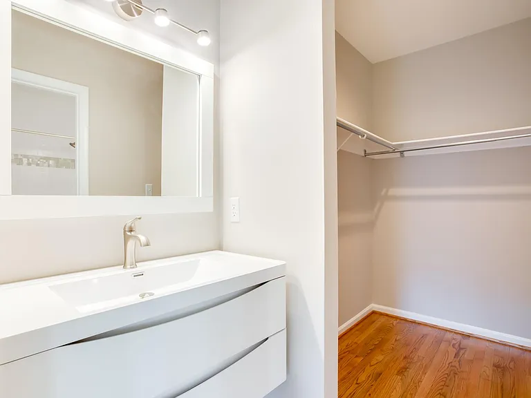 1045 N Stafford St — Photo 13