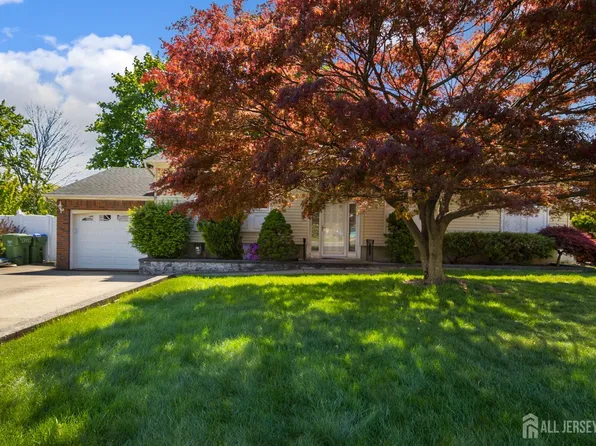 5 Elizabeth Ct, Edison, NJ 08817