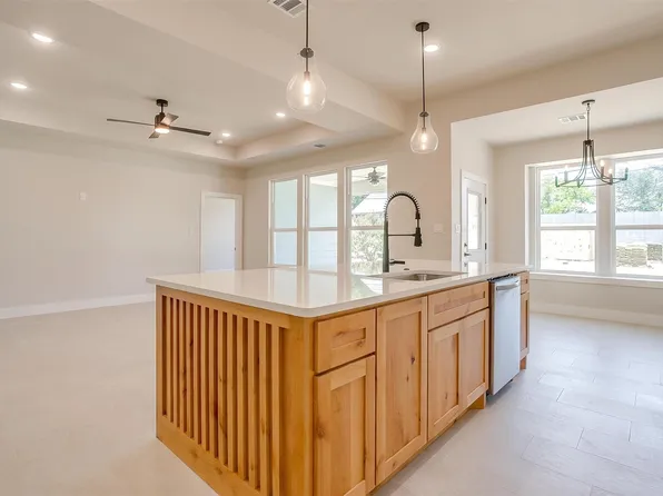 2602 NW 23rd St, Fort Worth, TX 76106