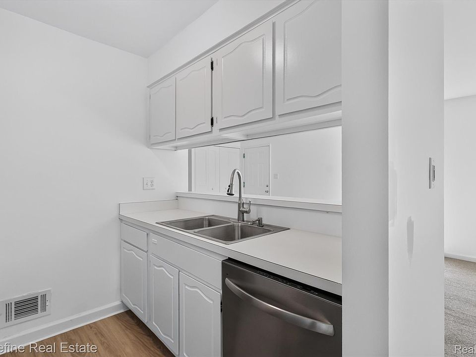 28308 Coventry Ct, photo 7
