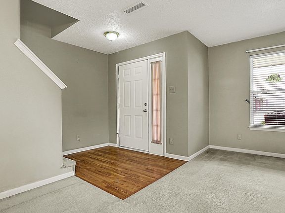 5th image of 15192 Porchester Dr