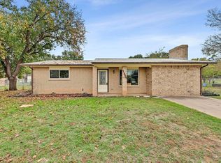 1304 E Luce St, Llano, TX 78643