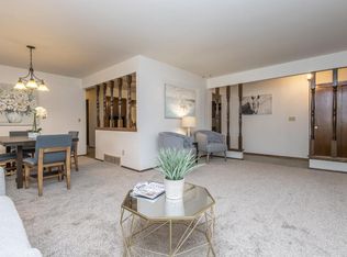 1108 River Park Cir W, Mukwonago, WI 53149