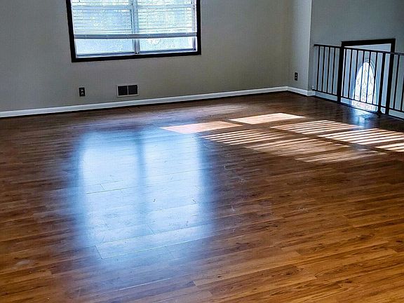 5th image of 401 Pineburr Ln