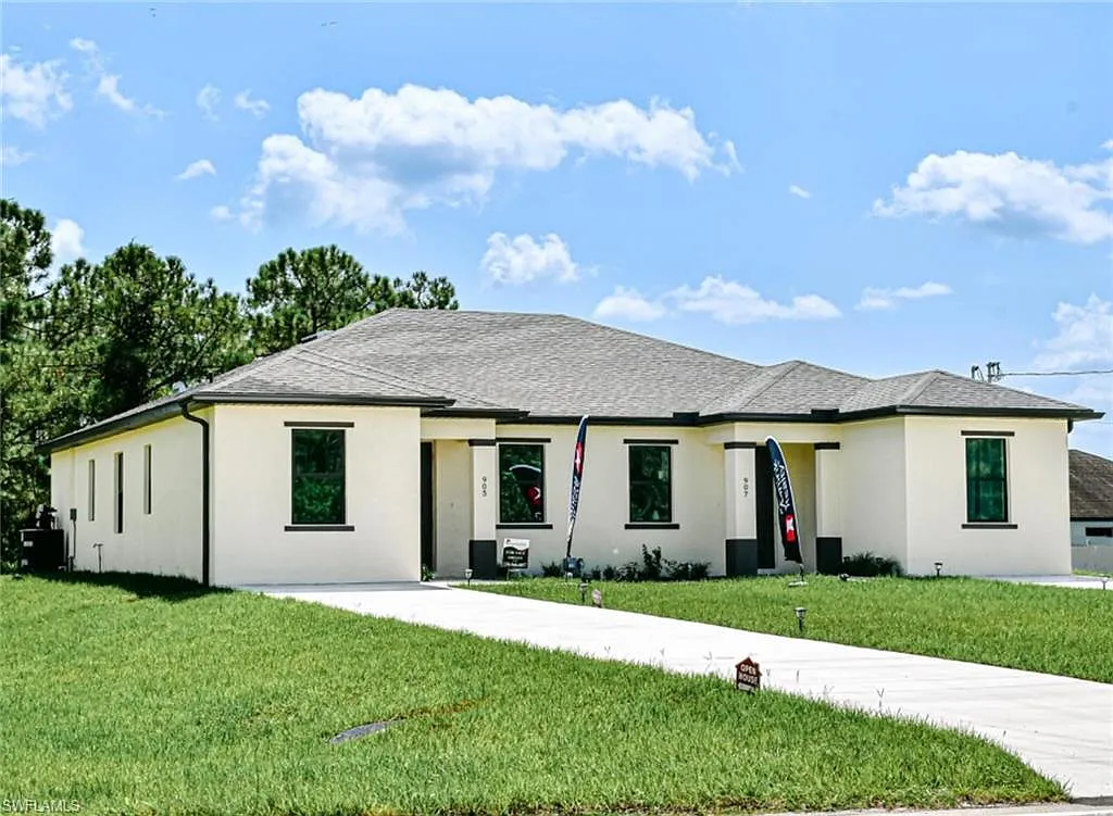 3 bed, 2.0 bath, 1222 sqft, $1,900 — Photo 1