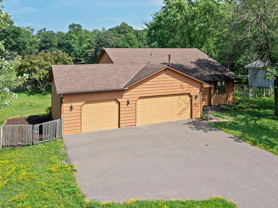 1st image of 4290 Larch Pl N