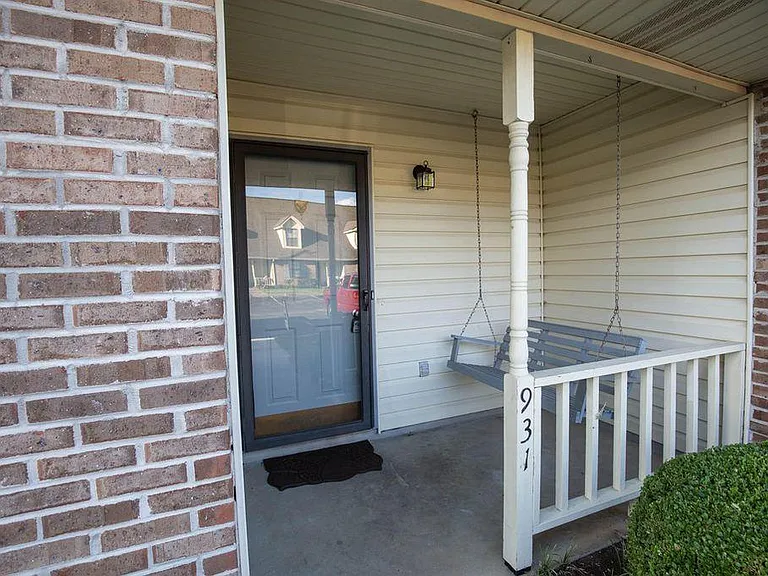 931 Bradley Bell Dr — Photo 2