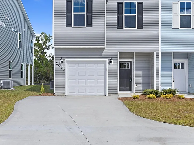 2033 Folkstone Woods Ln — Photo 3