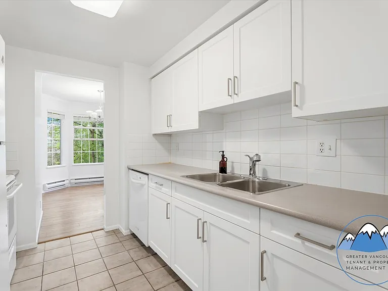 888 Bute St — Photo 11