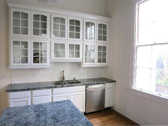 3rd image of 904 Steiner St