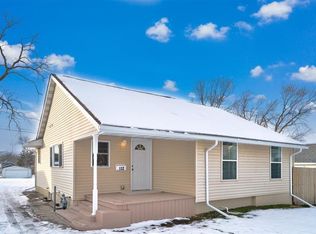 132 18th St NW, Cedar Rapids, IA 52405