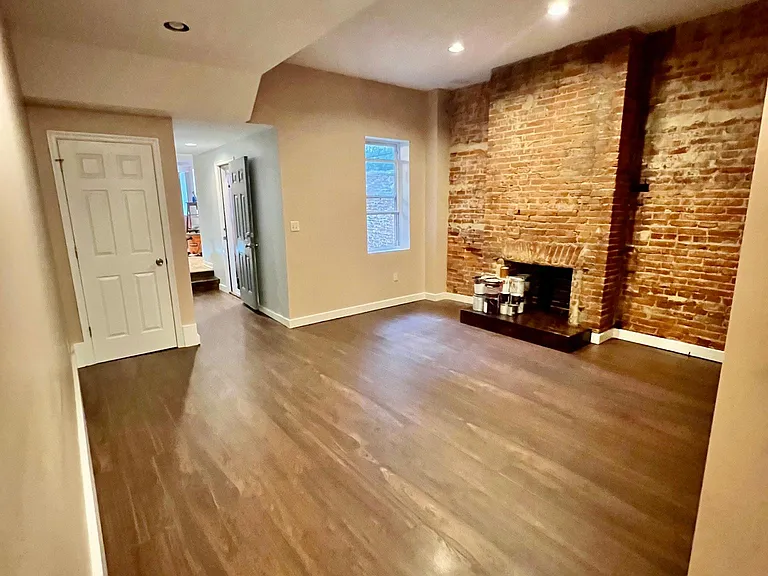109 S Washington St — Photo 3