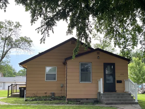 699 Drake Ave, Windom, MN 56101