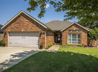 690 Reisling St, Centerton, AR 72719