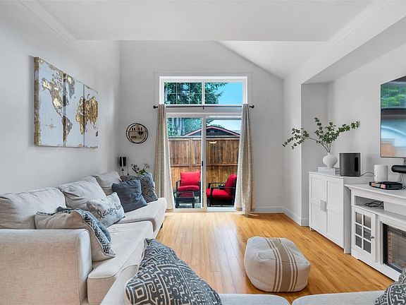 5th image of 2210 Sooke Rd #19