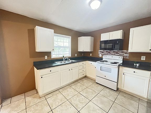 4th image of 2326 E Peachtree St