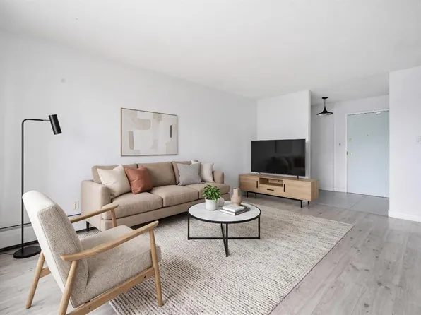 523 N 15th Ave SW #405, Calgary, AB T2R 0R3