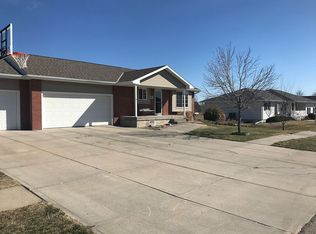 1406 Westbrook Dr, Juniata, NE 68955