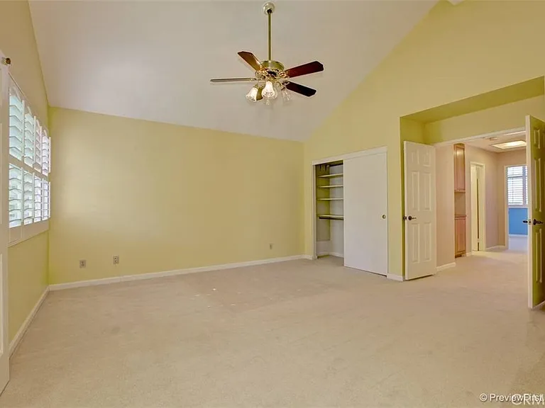 12 Woodlawn — Photo 17