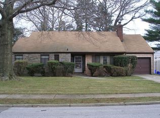 7 Oakfield Ave, Freeport, NY 11520