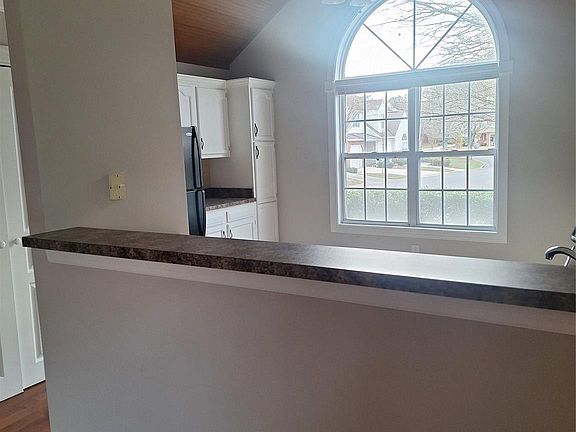 3rd image of 8231 Southgate Commons Dr