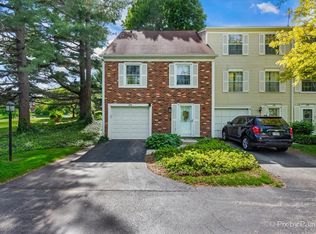 156 Bright Oaks Cir, Cary, IL 60013