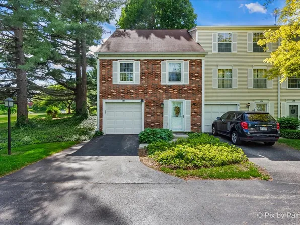 156 Bright Oaks Cir, Cary, IL 60013