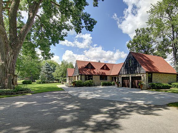 2nd image of 701 Hill Dr