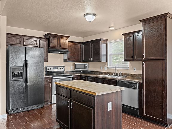 3rd image of 912 Coastal Dr
