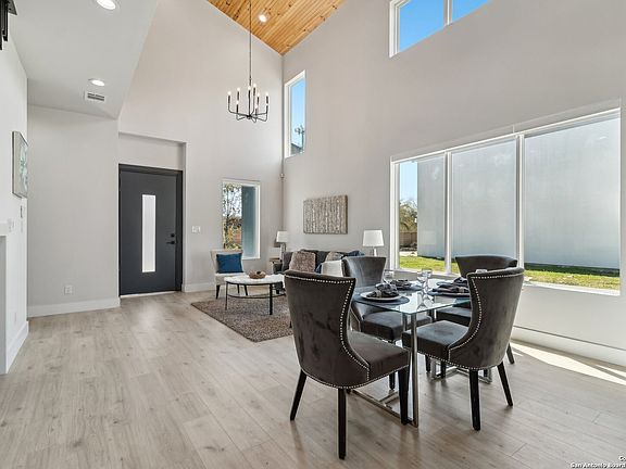 5th image of 2535 Manor Heights