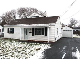 17 Homeland Rd, North Syracuse, NY 13212