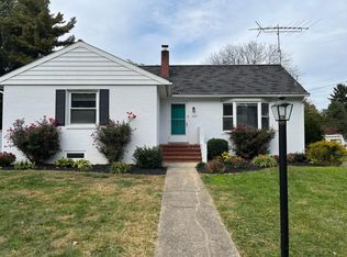 963 Parkside Ln, Lancaster, PA 17601