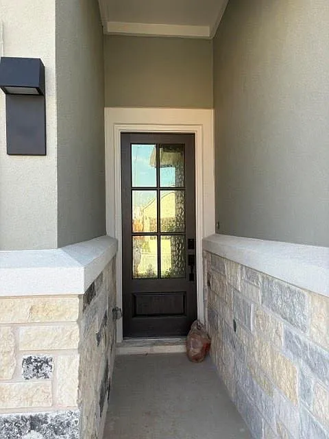 3 bed, 2.0 bath, 1739 sqft, $2,495 — Photo 2