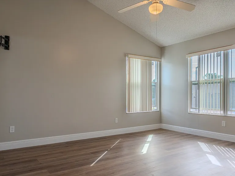 5004 Laguna Bay Cir #48 — Photo 17